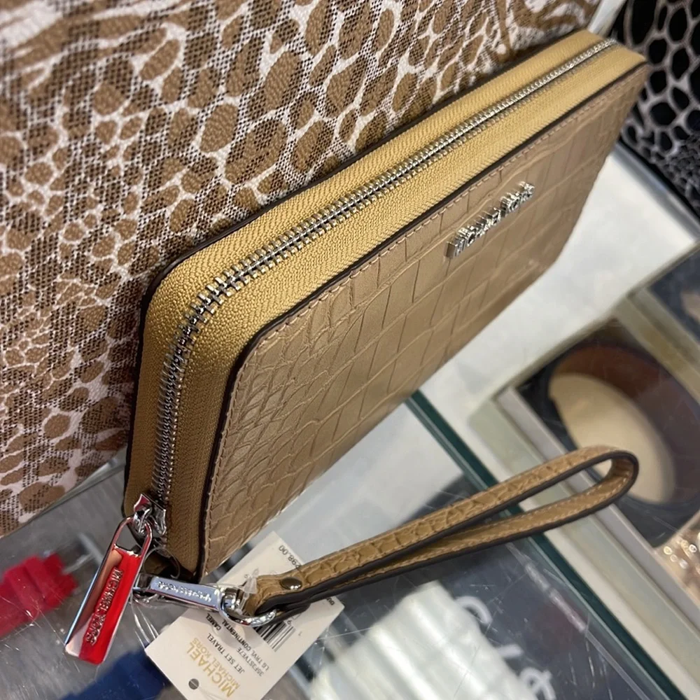 Michael Kors Large Jet Set Travel Continental Wristlet Phone Holder Case Wallet